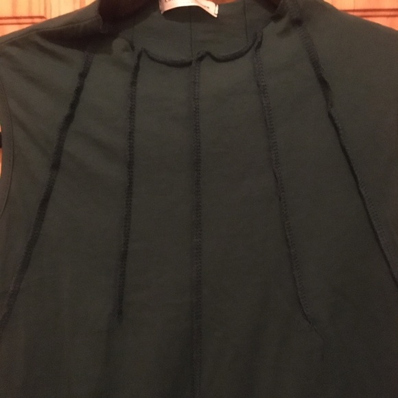 Camden&Shoes Sleeveless Top - Picture 6 of 6